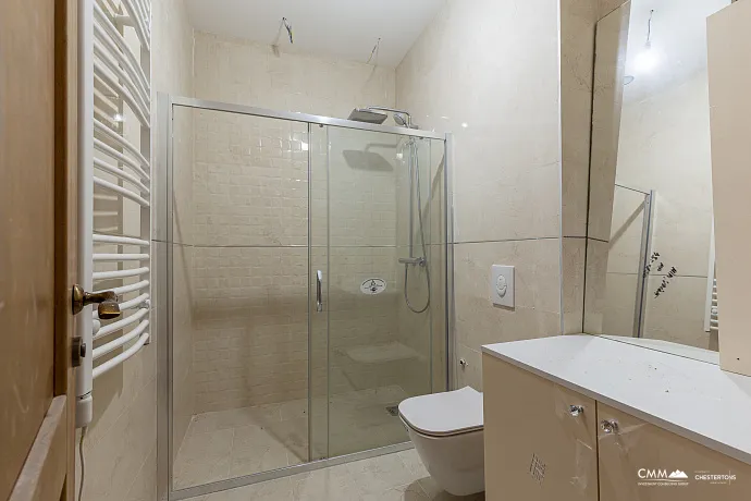 Eine luxuriöse dreistöckige Villa in erster Meereslinie in Kotor